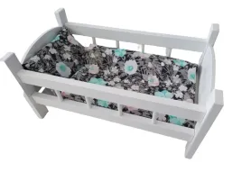 lozeczko-drewniane-dla-lalek-posciel