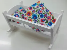 kolyska-dla-lalek-biala-posciel-z-materacem