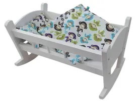 biala-kolyska-drewniana-dla-lalek-z-posciela