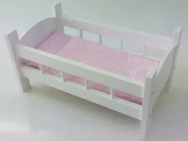 biale-lozeczko-dla-lalek-z-posciela-drewniane-lozeczko