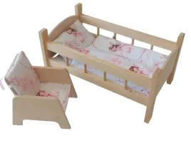 lozeczko-drewniane-z-posciela-fotelik-z-wykladka-puszysta-dla-lalki-misia