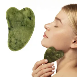 kamien-plytka-gua-sha-z-jadeitu-masazer-do-twarzy-zielony