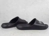 klapki-nike-victori-one-m-wzor-dominujacy-bez-wzoru