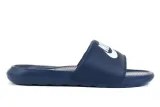klapki-nike-victori-one-m-material-wkladki-tworzywo-sztuczne