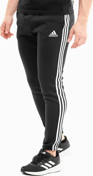 spodnie-adidas-essentials-tapered-elasticcuff-3-st-wzor-dominujacy-logo