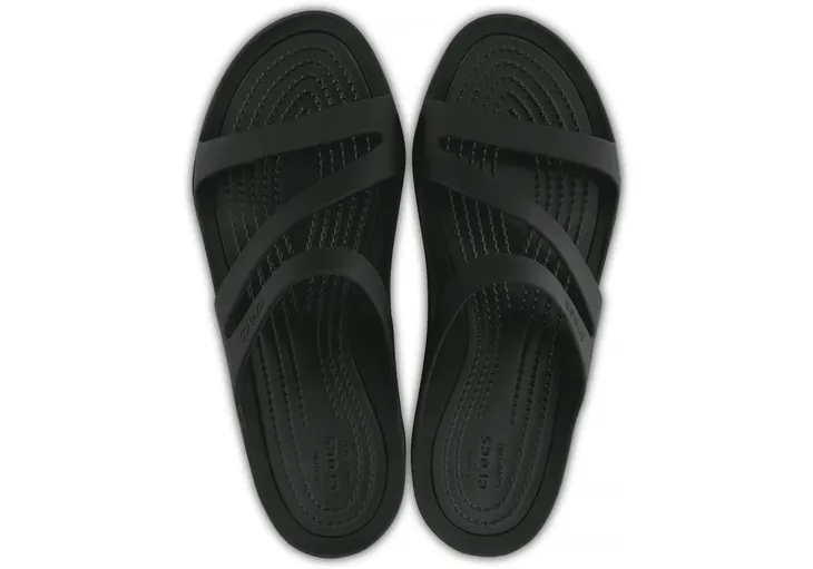 crocs-swiftwater-sandal-w-czarne-cechy-dodatkowe-wodoodporne