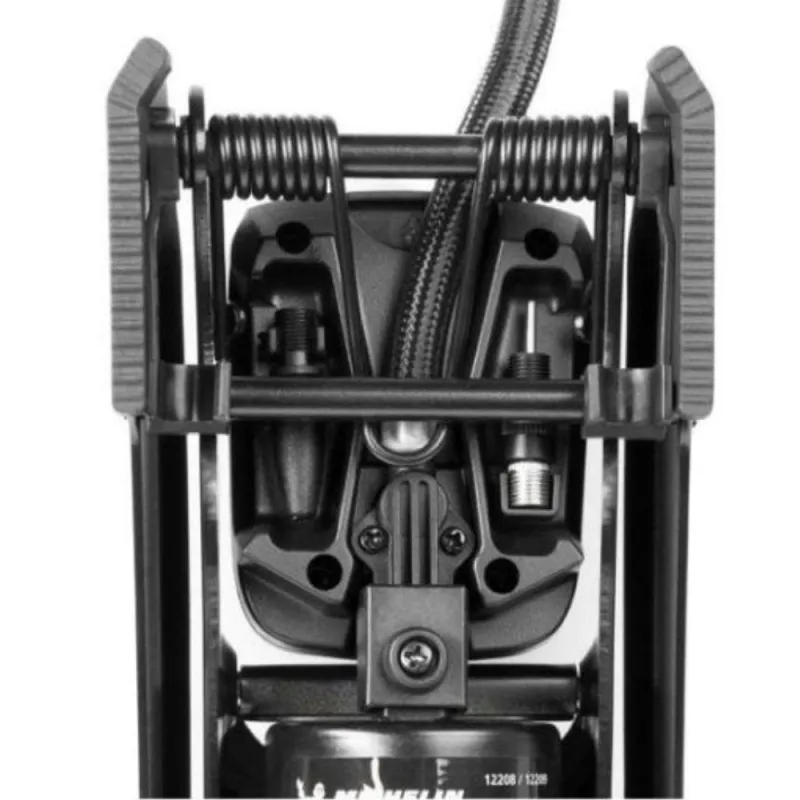 pompka-nozna-do-kol-michelin-sprezarka-samochodowa-rowerow-cyfrowy-manometr