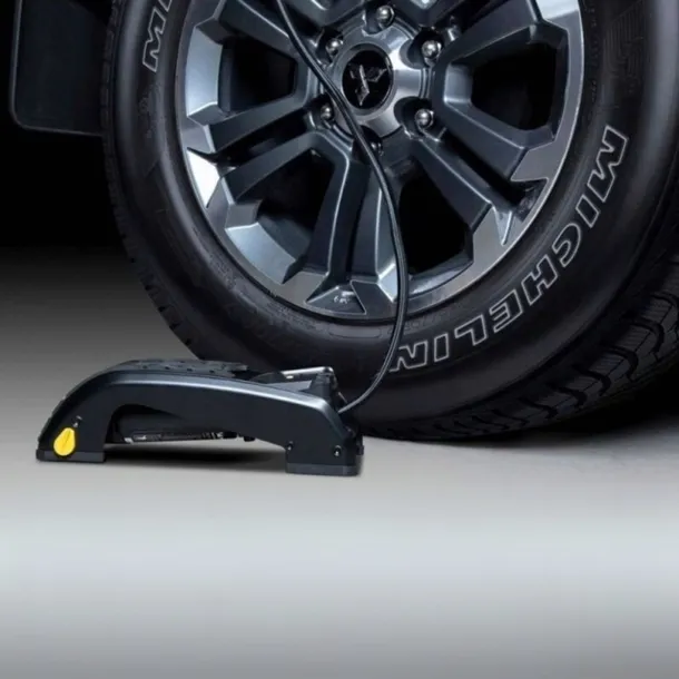 pompka-nozna-do-kol-michelin-sprezarka-samochodowa-rowerow-cyfrowy-manometr-stan-nowy-kod-producenta-plw12208