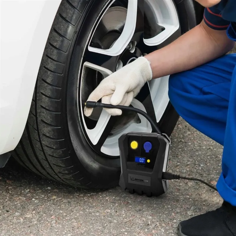 kompresor-samochodowy-12v-do-pompowania-kol-michelin-sprezarka-pompka-rower