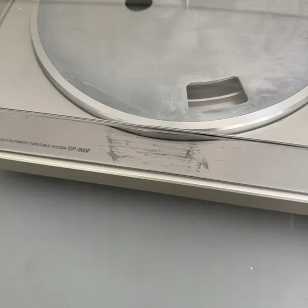 gramofon-denon-dp-300f-srebrny-predkosc-obrotowa-obr-min-33-1-3-45