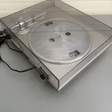 gramofon-denon-dp-300f-srebrny-zlacza-wyjscie-audio