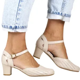 czolenka-na-niskim-obcasie-zapinane-na-kostce-unisoft-9941-bezowe