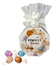 bombonierka-pierwsza-komunia-sw-dzieci-merci-lovelies-white-prezent-185g