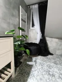 puf-otwierany-okragly-50-cm-srednicy-puf-do-pokoju-przedpokoju