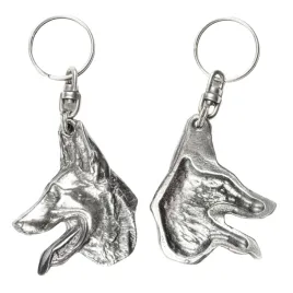 owczarek-belgijski-belgijski-pies-pasterski-i-posrebrzany-brelok-z-psem