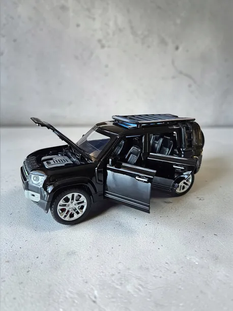 model-land-rover-defender-110-skala-1-24-wiek-6-lat