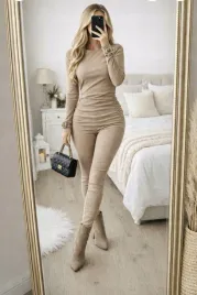 komplet-prazkowany-bluzka-z-roza-leginsy