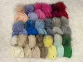 prosta-czapka-z-naturalnym-pomponem-60-percent-angora