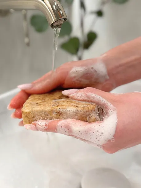 czarne-mydlo-afrykanskie-100g-naturalne-do-twarzy-i-mycia-wlosow-wielkosc-produkt-pelnowymiarowy