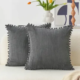 poszewka-dekoracyjna-na-poduszke-pompony-45x45-szara-2szt