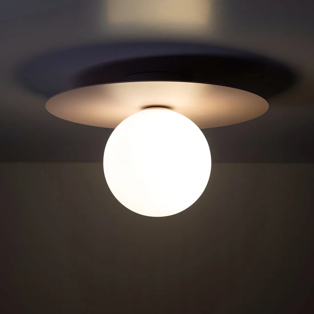 rozowy-pastelowy-plafon-kinkiet-tk-lighting-pixi-g9-kula-klosz