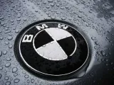 bmw-emblemat-82mm-na-maske-klape-znaczek-logo-tulejki-e60-e61-e90-e91-e92-stan-nowy