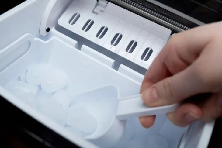 kostkarka-do-lodu-eldom-ks210-cristall-model-ks210