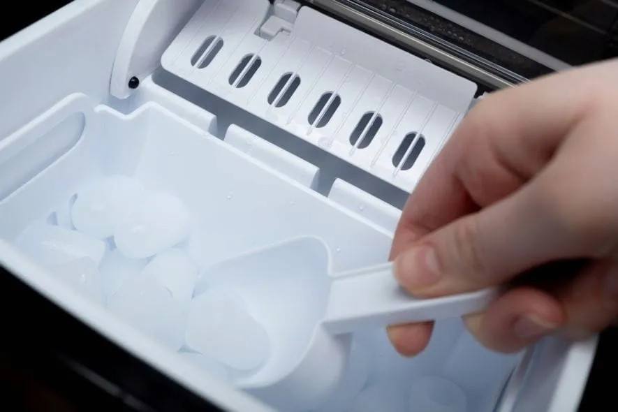 kostkarka-do-lodu-eldom-ks210-cristall