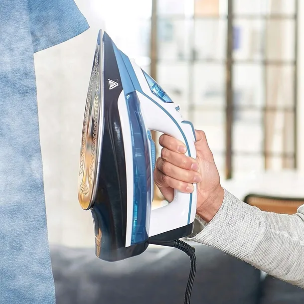 zelazko-parowe-black-decker-bxir2402e-2400w-bialy-model-bxir2402e