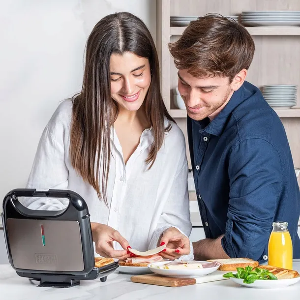 opiekacz-do-kanapek-black-decker-bxsa753e-nieprzywierajaca-powloka-tak