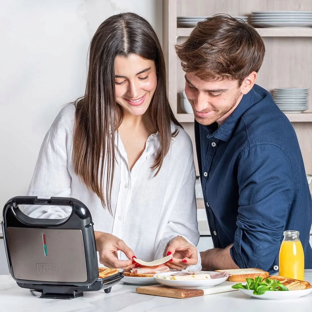 opiekacz-do-kanapek-black-decker-bxsa753e-stan-nowy