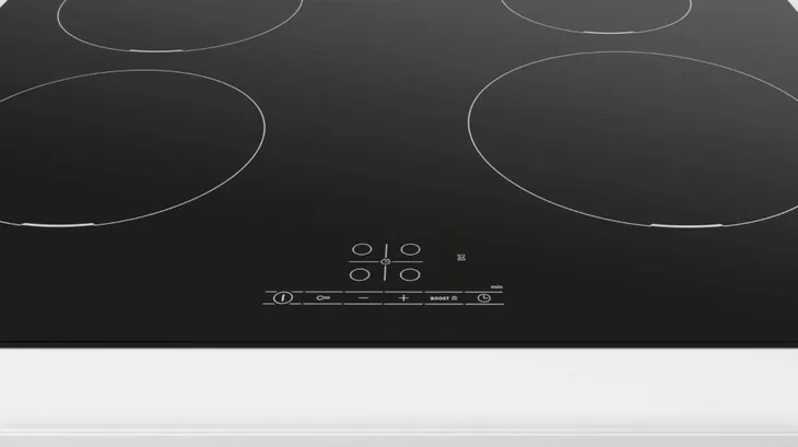 plyta-indukcyjna-pue611bb5d-kolor-dominujacy-czarny