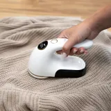 bezprzewodowa-golarka-do-ubran-teesa-lr30-zalaczone-wyposazenie-ladowarka