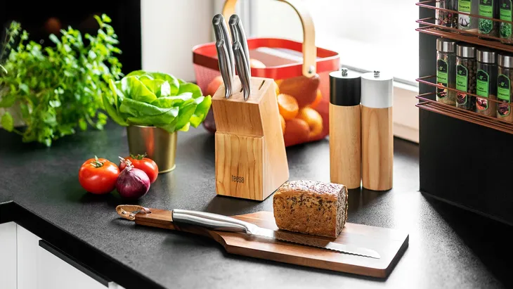 zestaw-nozy-kuchennych-w-bloku-kod-producenta-tsa0204