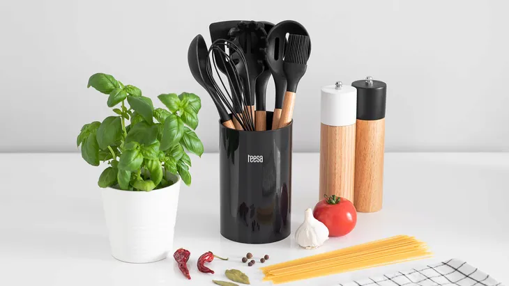 zestaw-przyborow-kuchennych-teesa-stan-nowy-material-drewno