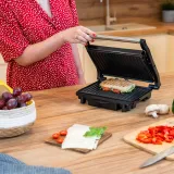 panini-grill-cechy-dodatkowe-ruchomy-zawias-do-opiekania-pozywienia-o-roznej-grubosci