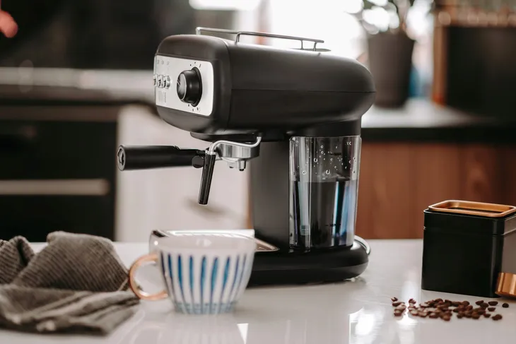 kolbowy-ekspres-do-kawy-teesa-aroma-400-glebokosc-produktu-31-2-cm