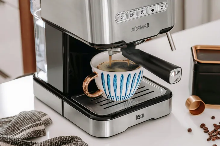 kolbowy-ekspres-do-kawy-teesa-aroma-450-material-metal-tworzywo-sztuczne
