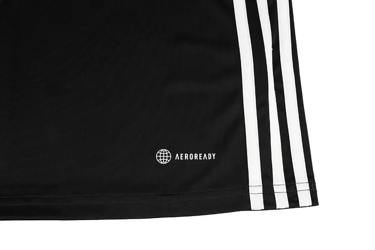 koszulka-adidas-tabela-23-wzor-dominujacy-logo