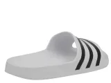 klapki-adidas-adilette-aqua-biale-wzor-dominujacy-logo