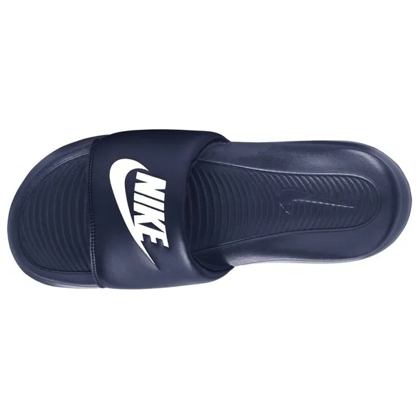 klapki-nike-victori-one-m-wzor-dominujacy-logo