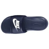 klapki-nike-victori-one-m-wzor-dominujacy-logo