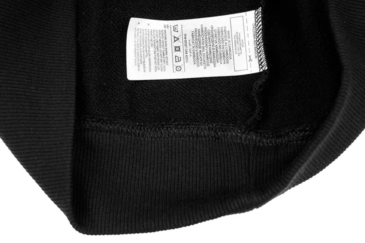 bluza-damska-adidas-essentials-linear-czarna-zapiecie-brak
