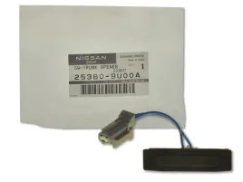 nissan-qashqai-06-14-przycisk-klapy-bagaznika