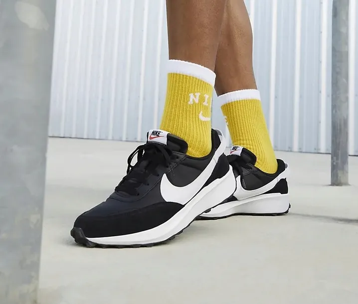 buty-nike-waffle-debut-kolor-podeszwy-granatowy