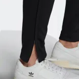 spodnie-adidas-entrada-22-training-jr-wzor-dominujacy-logo