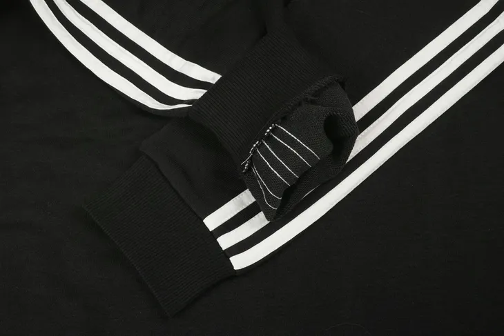 bluza-meska-adidas-essentials-sweatshirt-rodzaj-bez-kaptura-wkladane-przez-glowe