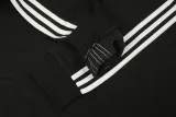 bluza-meska-adidas-essentials-sweatshirt-rodzaj-bez-kaptura-wkladane-przez-glowe