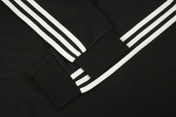 bluza-meska-adidas-essentials-sweatshirt-liczba-kieszeni-0