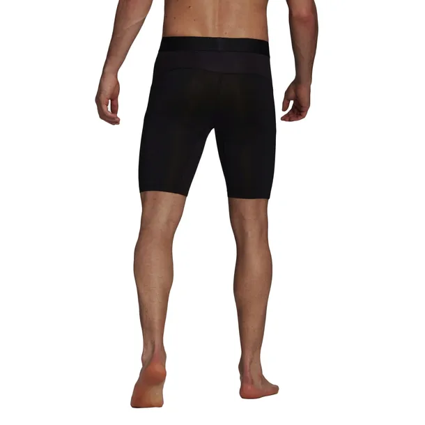 spodenki-adidas-techfit-kolor-czarny